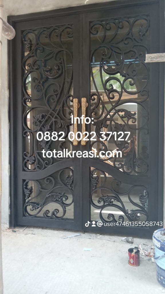 Pintu Utama besi tempa